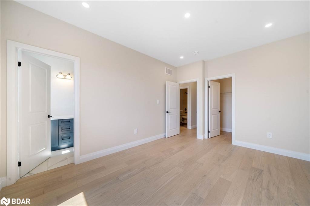 127 Ritchie Crescent, Springwater, ON - Indoor Photo Showing Other Room