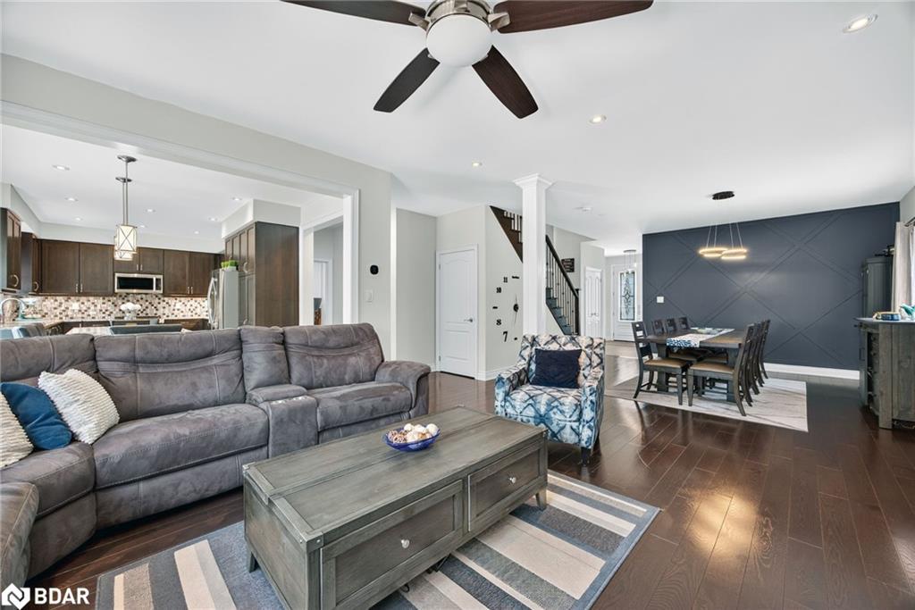 41 Landscape Drive, Oro-Medonte, ON - Indoor Photo Showing Living Room