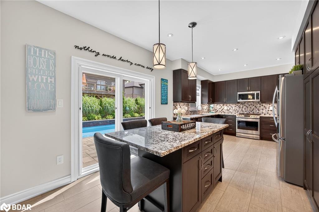 41 Landscape Drive, Oro-Medonte, ON - Indoor Photo Showing Kitchen With Upgraded Kitchen
