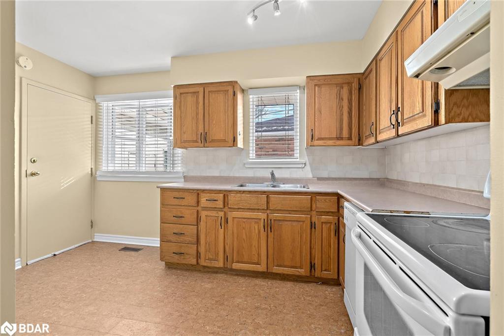 7 Rexway Drive, Georgetown, ON - Indoor Photo Showing Kitchen With Double Sink