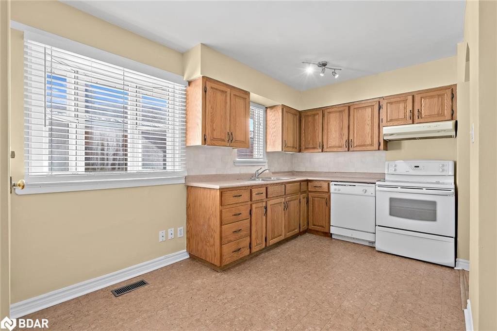 7 Rexway Drive, Georgetown, ON - Indoor Photo Showing Kitchen