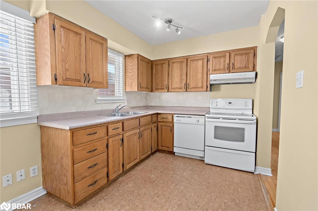 7 Rexway Drive, Georgetown, ON - Indoor Photo Showing Kitchen With Double Sink