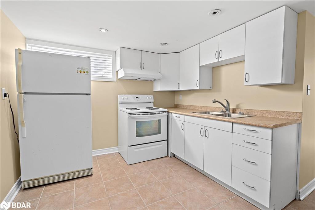 7 Rexway Drive, Georgetown, ON - Indoor Photo Showing Kitchen With Double Sink
