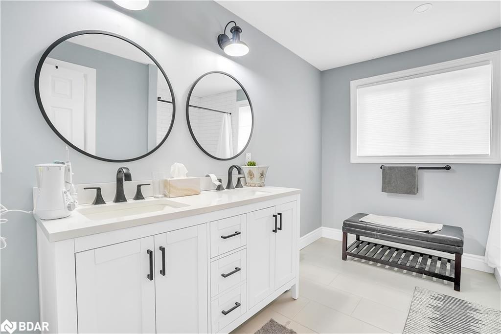 26 Granville Street, Barrie, ON - Indoor Photo Showing Bathroom