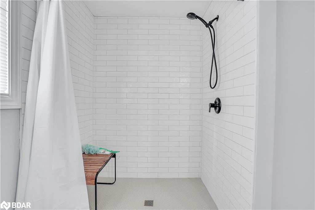 26 Granville Street, Barrie, ON - Indoor Photo Showing Bathroom