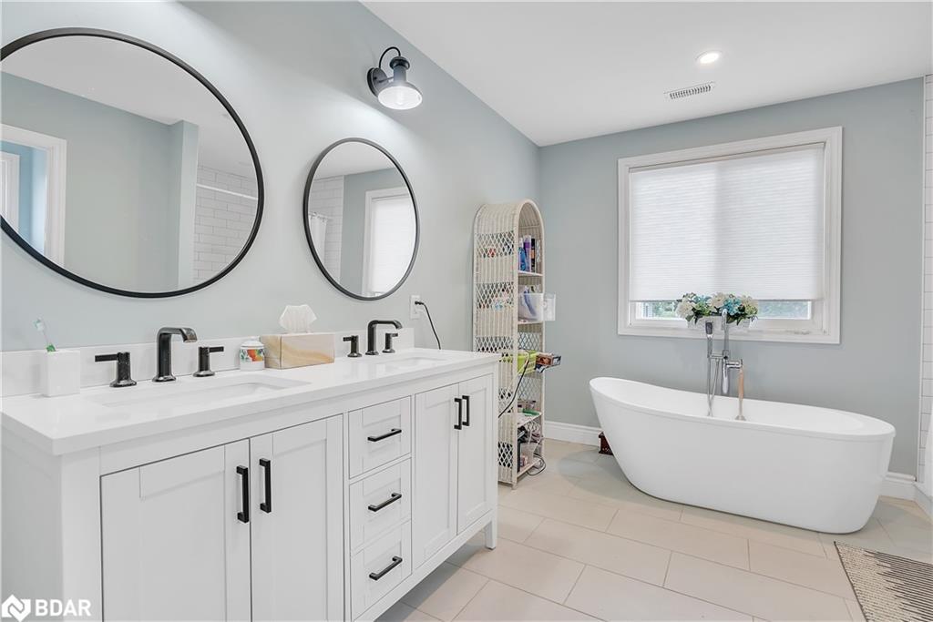 26 Granville Street, Barrie, ON - Indoor Photo Showing Bathroom