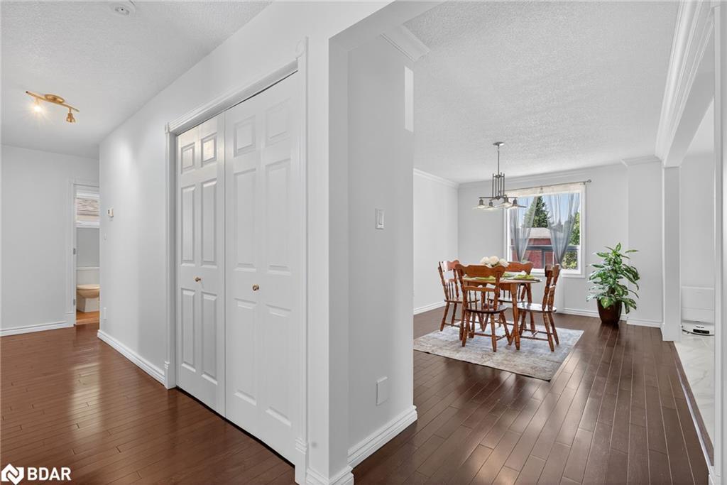 2 Birchmount Circle, Wasaga Beach, ON - Indoor Photo Showing Other Room