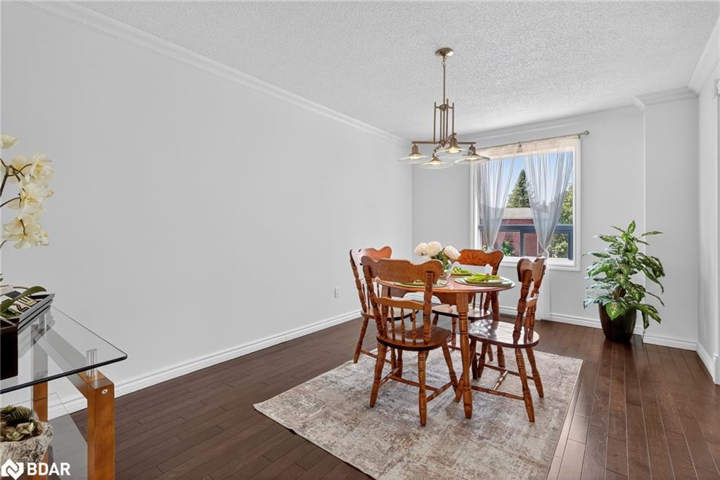 2 Birchmount Circle, Wasaga Beach, ON - Indoor Photo Showing Dining Room