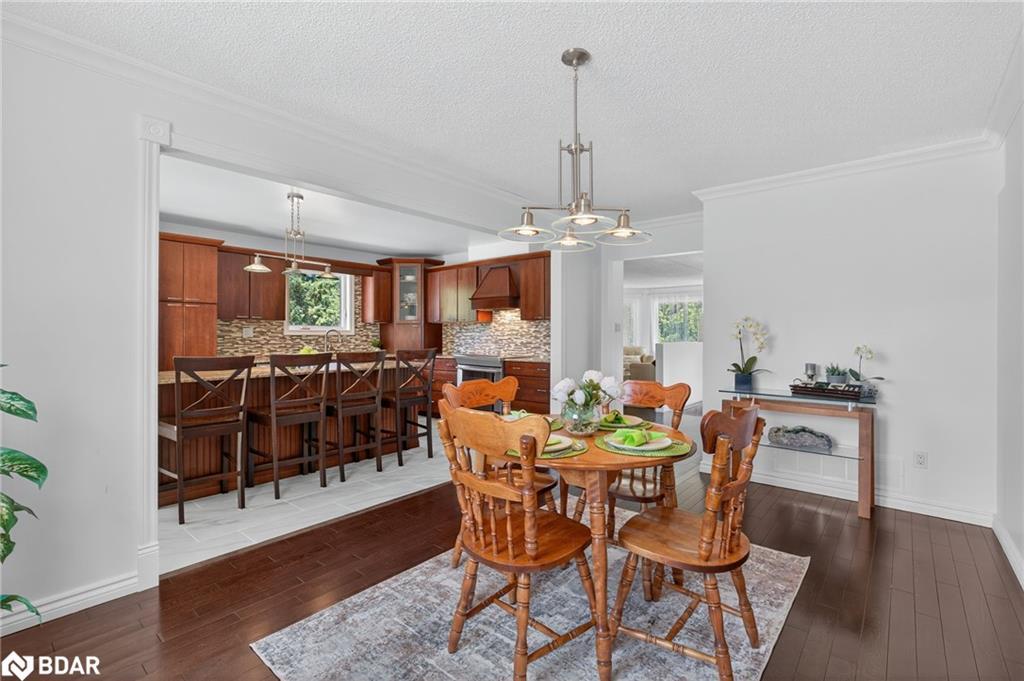 2 Birchmount Circle, Wasaga Beach, ON - Indoor Photo Showing Dining Room