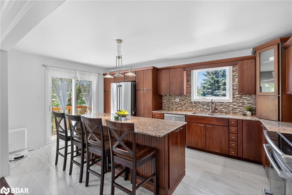 2 Birchmount Circle, Wasaga Beach, ON - Indoor Photo Showing Kitchen With Stainless Steel Kitchen With Upgraded Kitchen