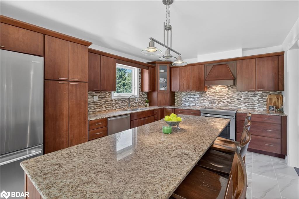 2 Birchmount Circle, Wasaga Beach, ON - Indoor Photo Showing Other Room