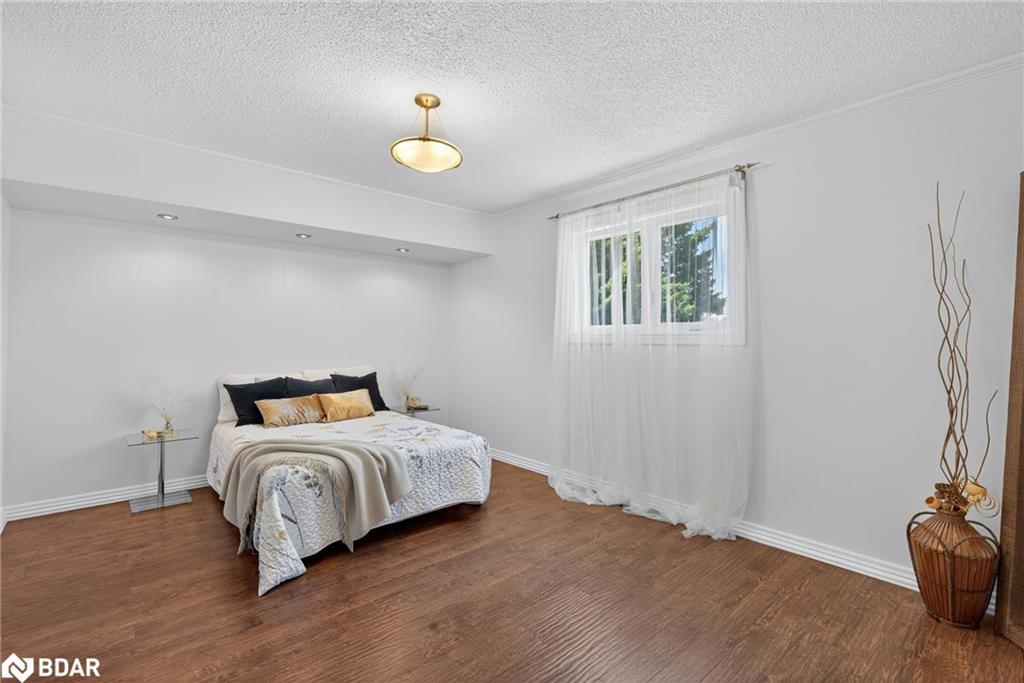 2 Birchmount Circle, Wasaga Beach, ON - Indoor Photo Showing Bedroom