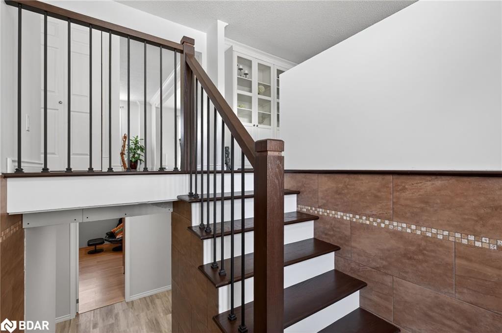 2 Birchmount Circle, Wasaga Beach, ON - Indoor Photo Showing Other Room