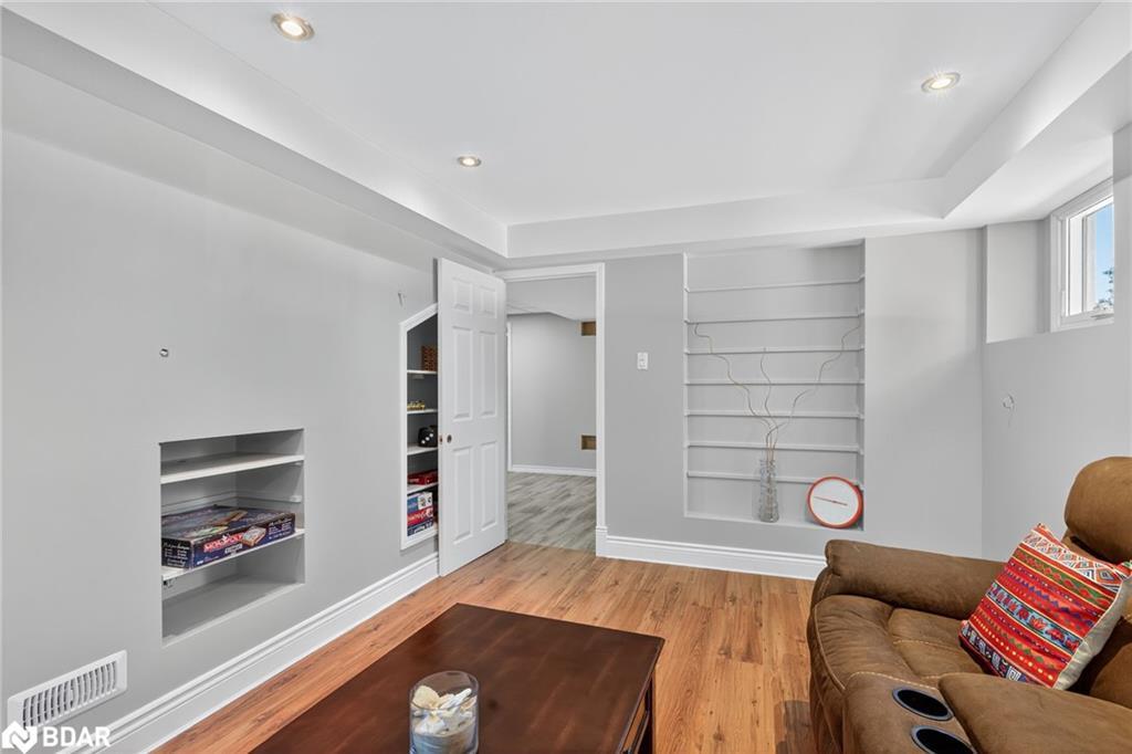 2 Birchmount Circle, Wasaga Beach, ON - Indoor