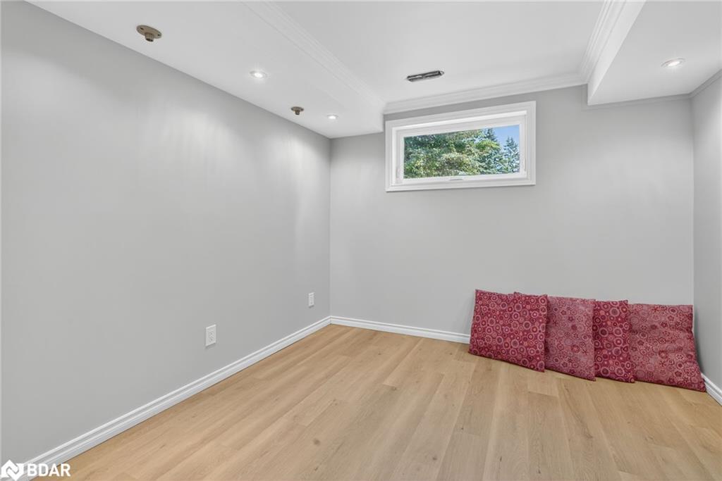 2 Birchmount Circle, Wasaga Beach, ON - Indoor Photo Showing Other Room