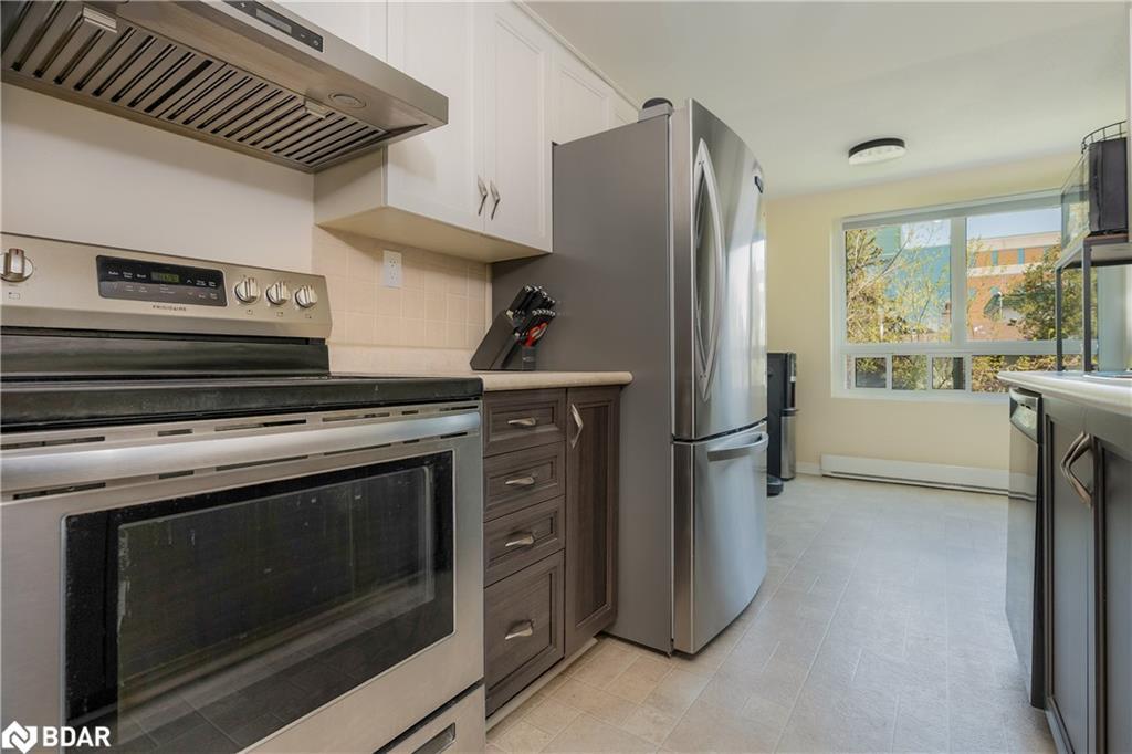 204-850 6Th Street E, Owen Sound, ON - Indoor Photo Showing Kitchen
