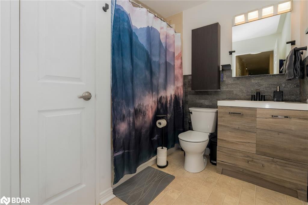 204-850 6Th Street E, Owen Sound, ON - Indoor Photo Showing Bathroom