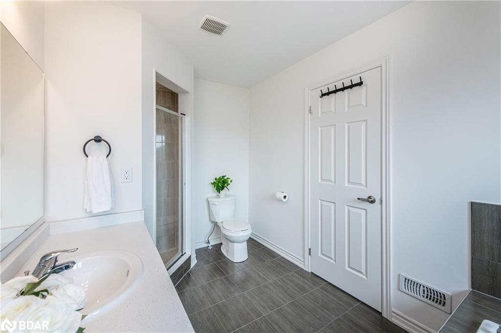 35 Povey Road, Fergus, ON - Indoor Photo Showing Bathroom