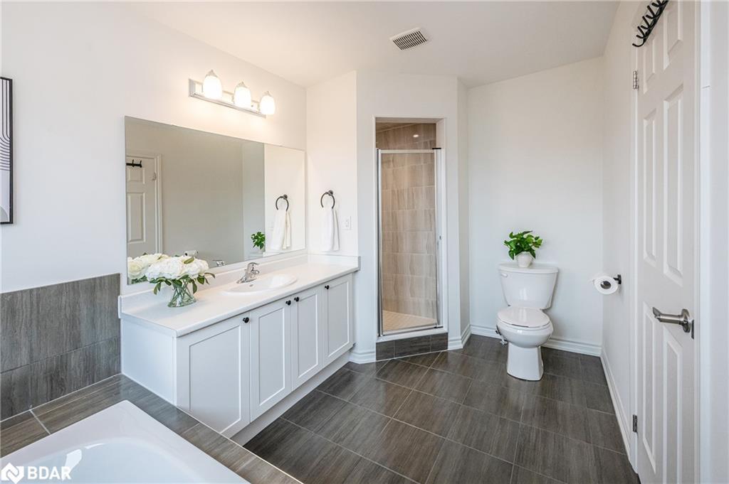 35 Povey Road, Fergus, ON - Indoor Photo Showing Bathroom