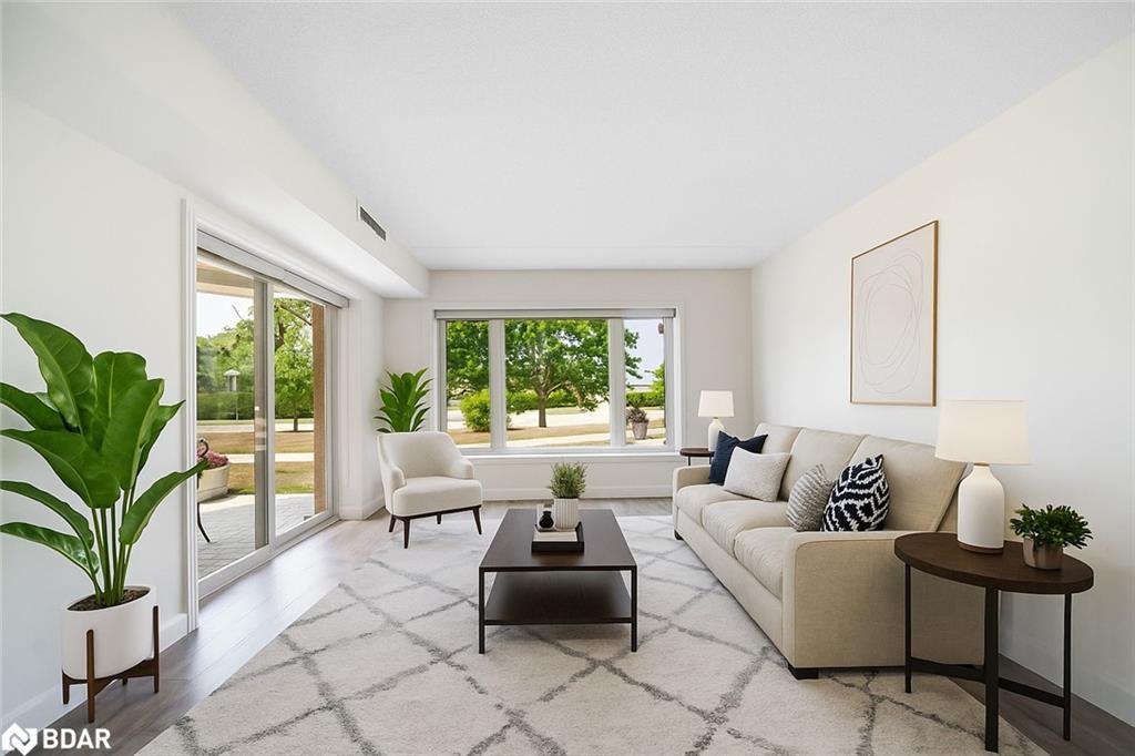 103-11 Beck Boulevard, Penetanguishene, ON - Indoor Photo Showing Living Room