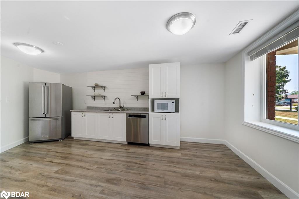 103-11 Beck Boulevard, Penetanguishene, ON - Indoor Photo Showing Kitchen