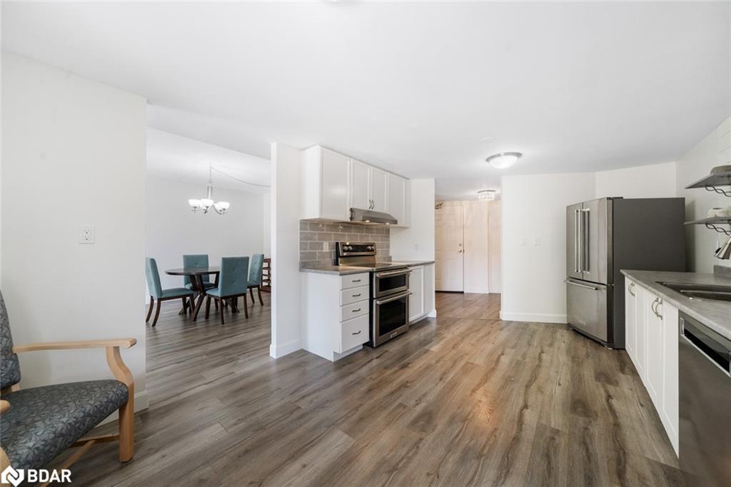 103-11 Beck Boulevard, Penetanguishene, ON - Indoor Photo Showing Kitchen With Stainless Steel Kitchen