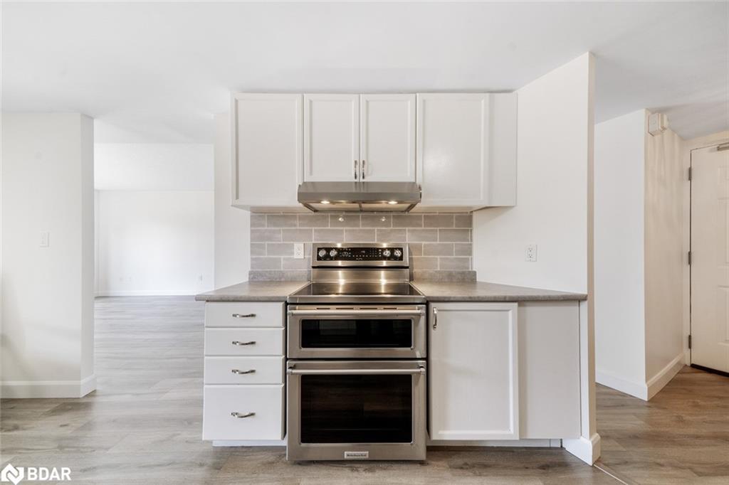 103-11 Beck Boulevard, Penetanguishene, ON - Indoor Photo Showing Kitchen