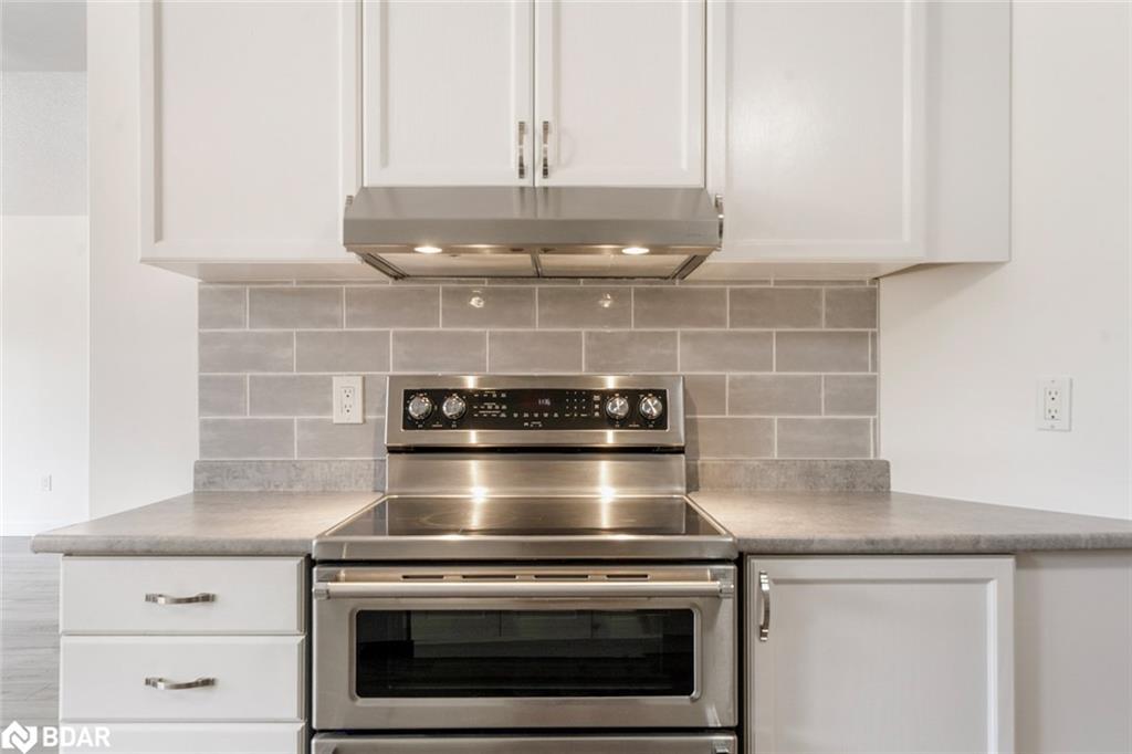103-11 Beck Boulevard, Penetanguishene, ON - Indoor Photo Showing Kitchen