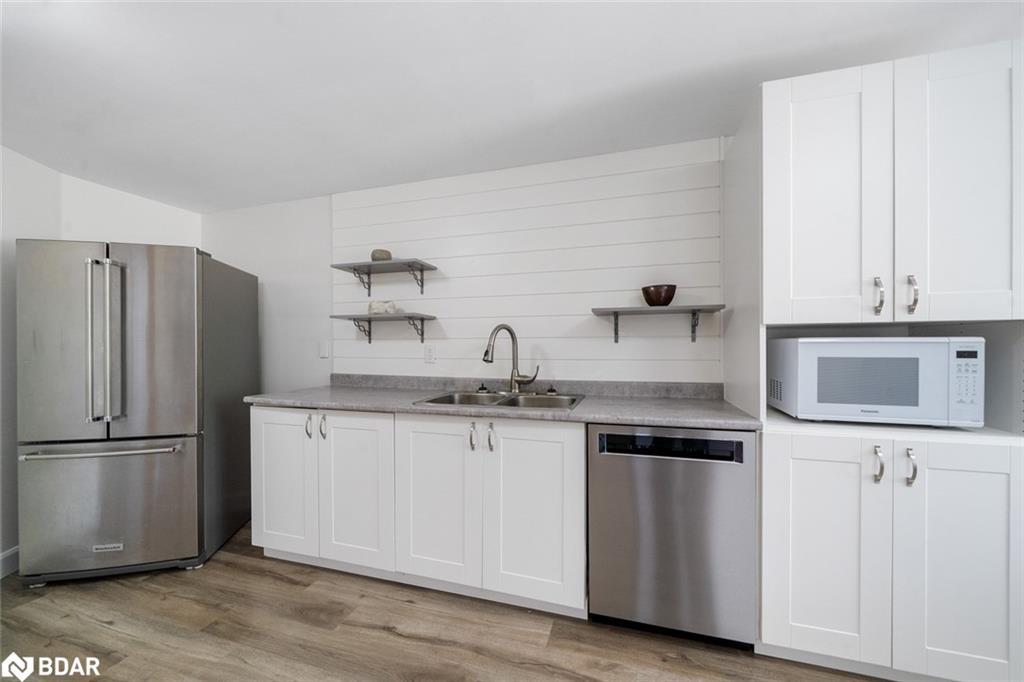 103-11 Beck Boulevard, Penetanguishene, ON - Indoor Photo Showing Kitchen With Double Sink