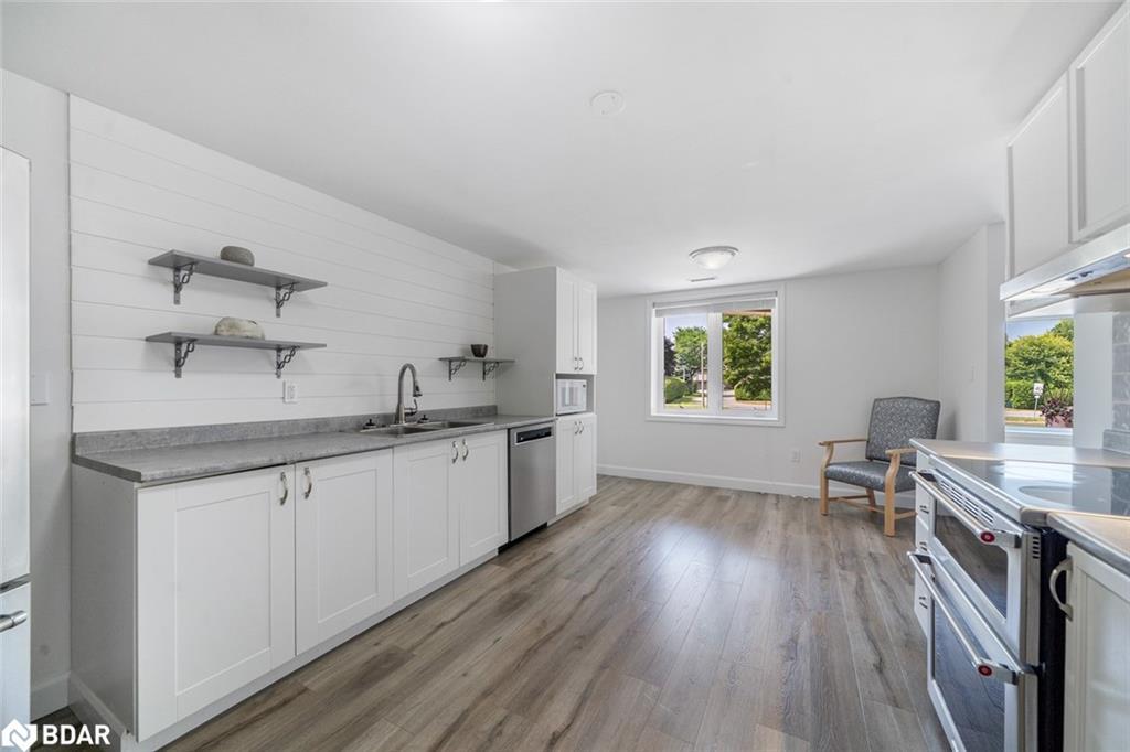 103-11 Beck Boulevard, Penetanguishene, ON - Indoor Photo Showing Kitchen With Double Sink
