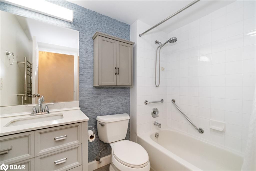 103-11 Beck Boulevard, Penetanguishene, ON - Indoor Photo Showing Bathroom