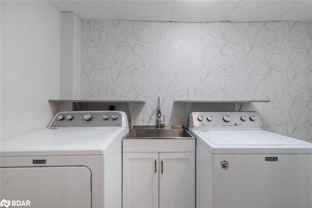 103-11 Beck Boulevard, Penetanguishene, ON - Indoor Photo Showing Laundry Room