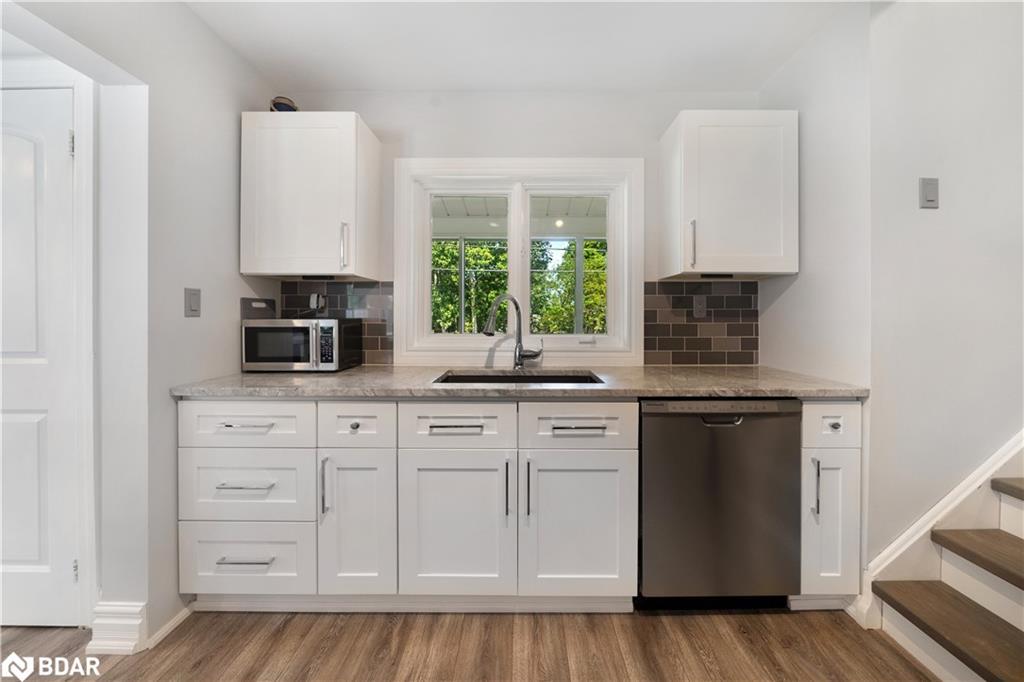3 Earldom Boulevard, Port Mcnicoll, ON - Indoor Photo Showing Kitchen