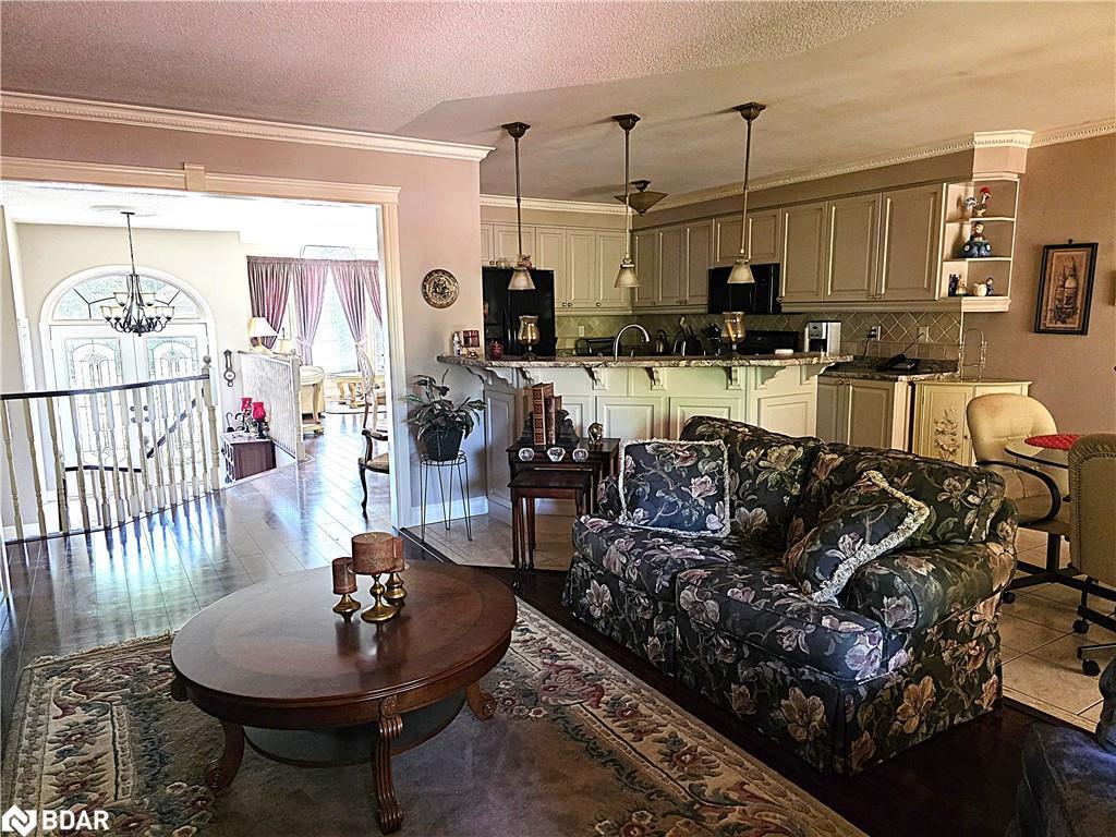 28 Cranberry Heights, Wasaga Beach, ON - Indoor Photo Showing Living Room