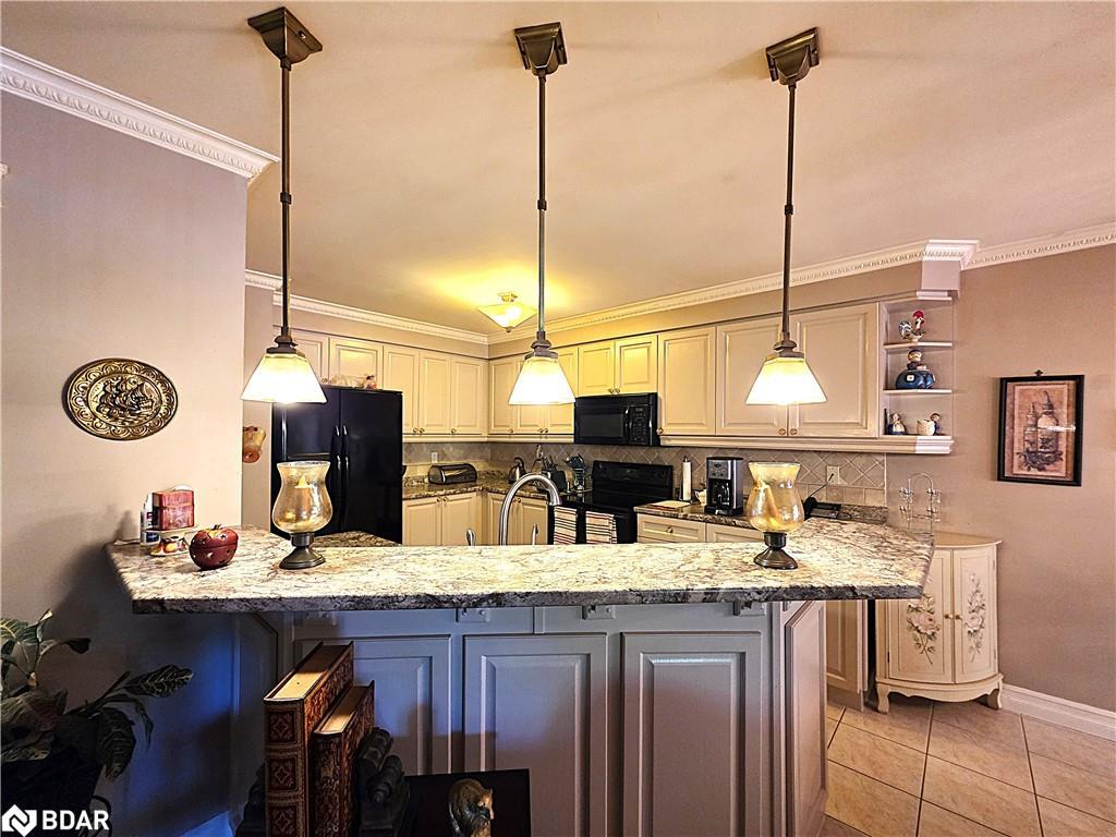 28 Cranberry Heights, Wasaga Beach, ON - Indoor Photo Showing Kitchen With Upgraded Kitchen