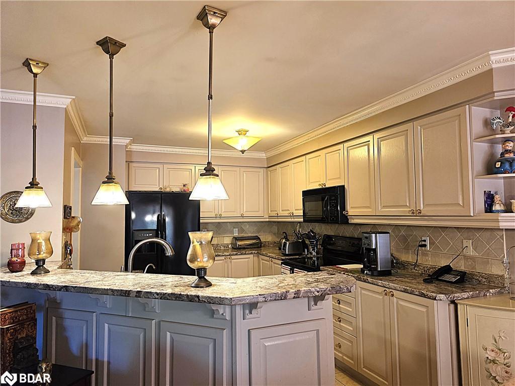 28 Cranberry Heights, Wasaga Beach, ON - Indoor Photo Showing Kitchen
