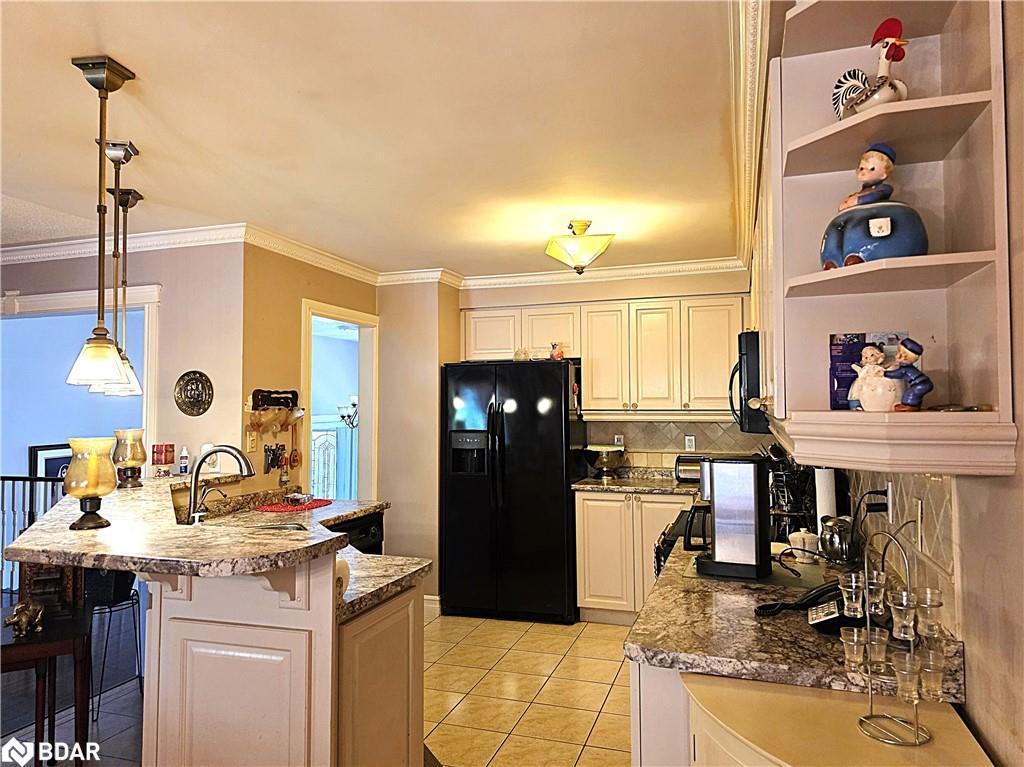 28 Cranberry Heights, Wasaga Beach, ON - Indoor Photo Showing Kitchen