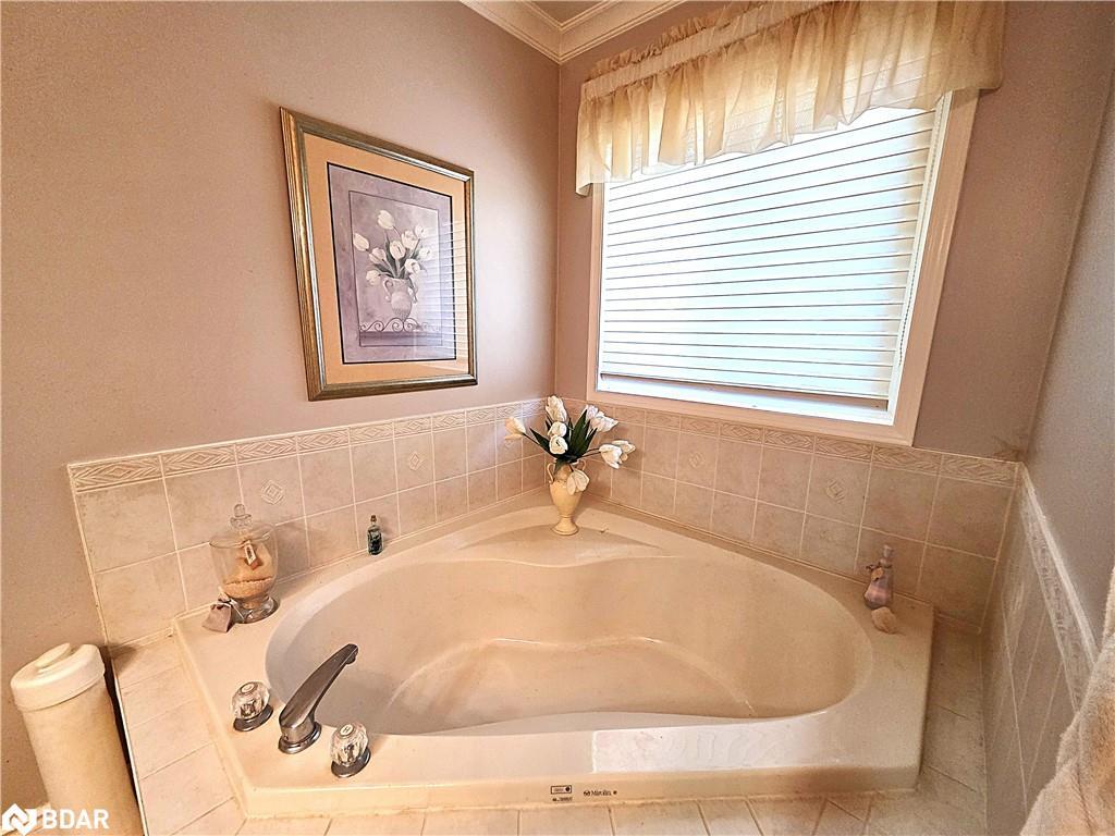 28 Cranberry Heights, Wasaga Beach, ON - Indoor Photo Showing Bathroom