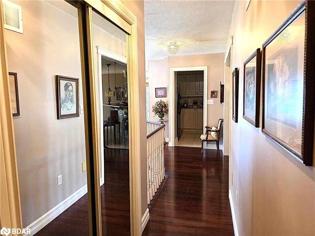 28 Cranberry Heights, Wasaga Beach, ON - Indoor Photo Showing Other Room