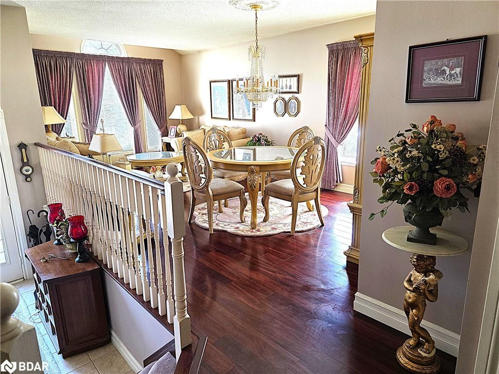 28 Cranberry Heights, Wasaga Beach, ON - Indoor Photo Showing Dining Room