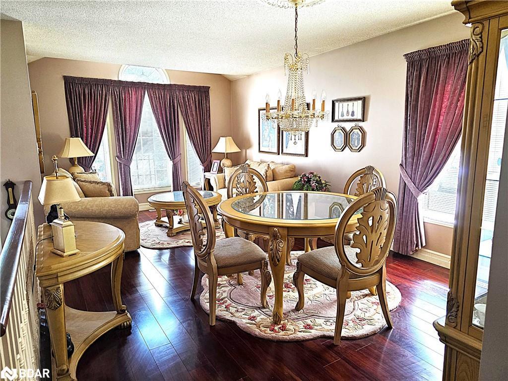 28 Cranberry Heights, Wasaga Beach, ON - Indoor Photo Showing Dining Room