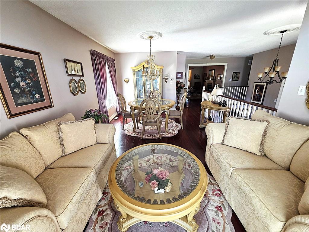 28 Cranberry Heights, Wasaga Beach, ON - Indoor Photo Showing Living Room