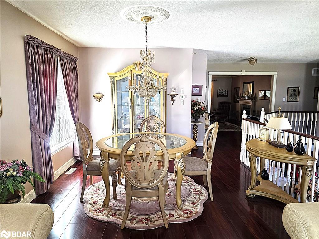 28 Cranberry Heights, Wasaga Beach, ON - Indoor Photo Showing Dining Room