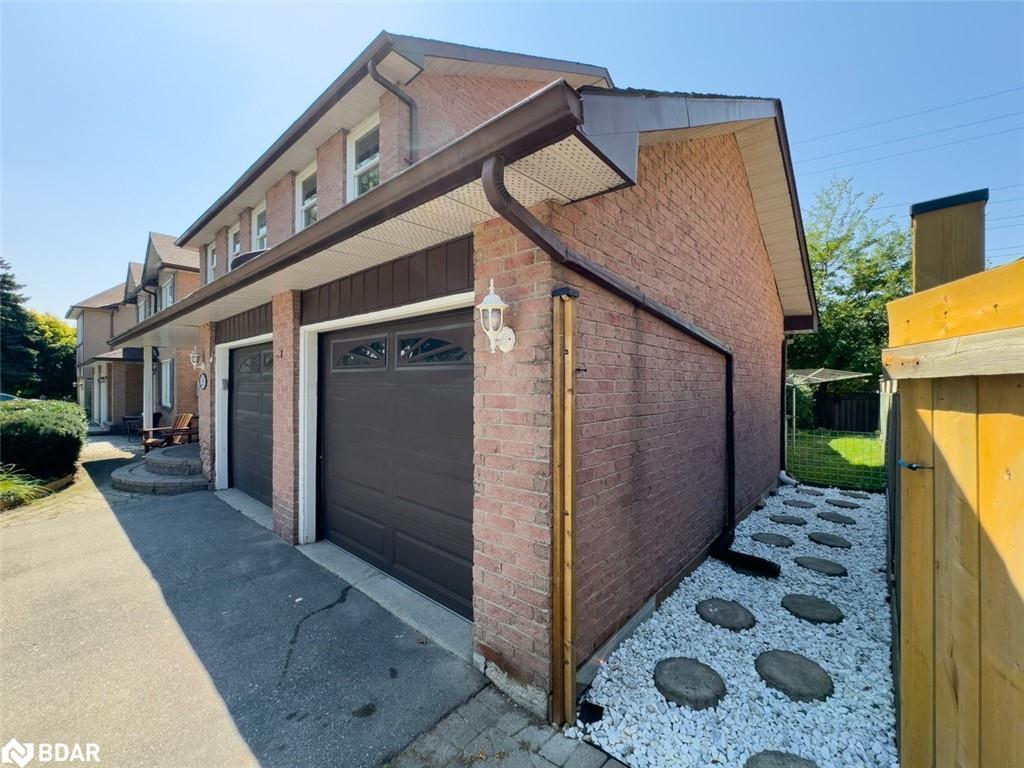 18 Cotswold Court, Georgetown, ON - Outdoor With Exterior