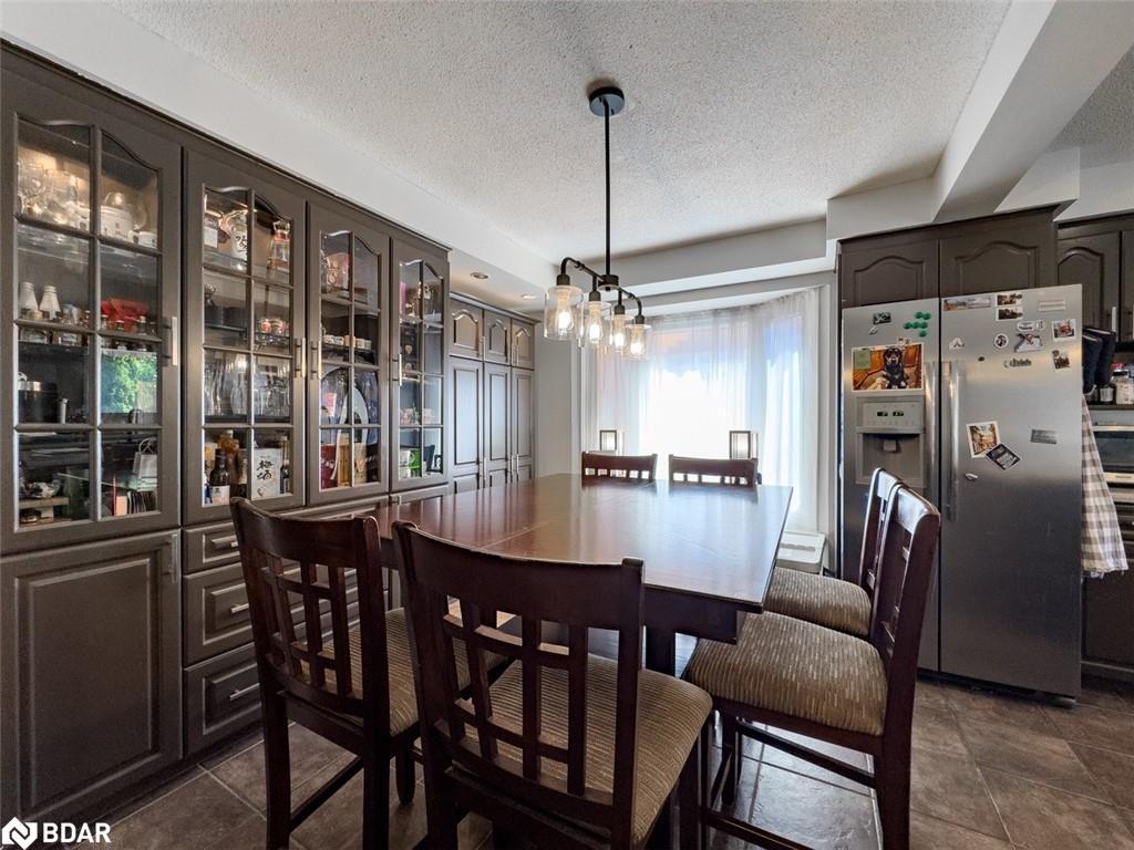 18 Cotswold Court, Georgetown, ON - Indoor Photo Showing Dining Room