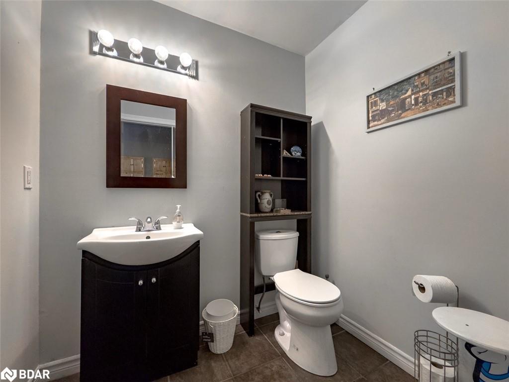 18 Cotswold Court, Georgetown, ON - Indoor Photo Showing Bathroom