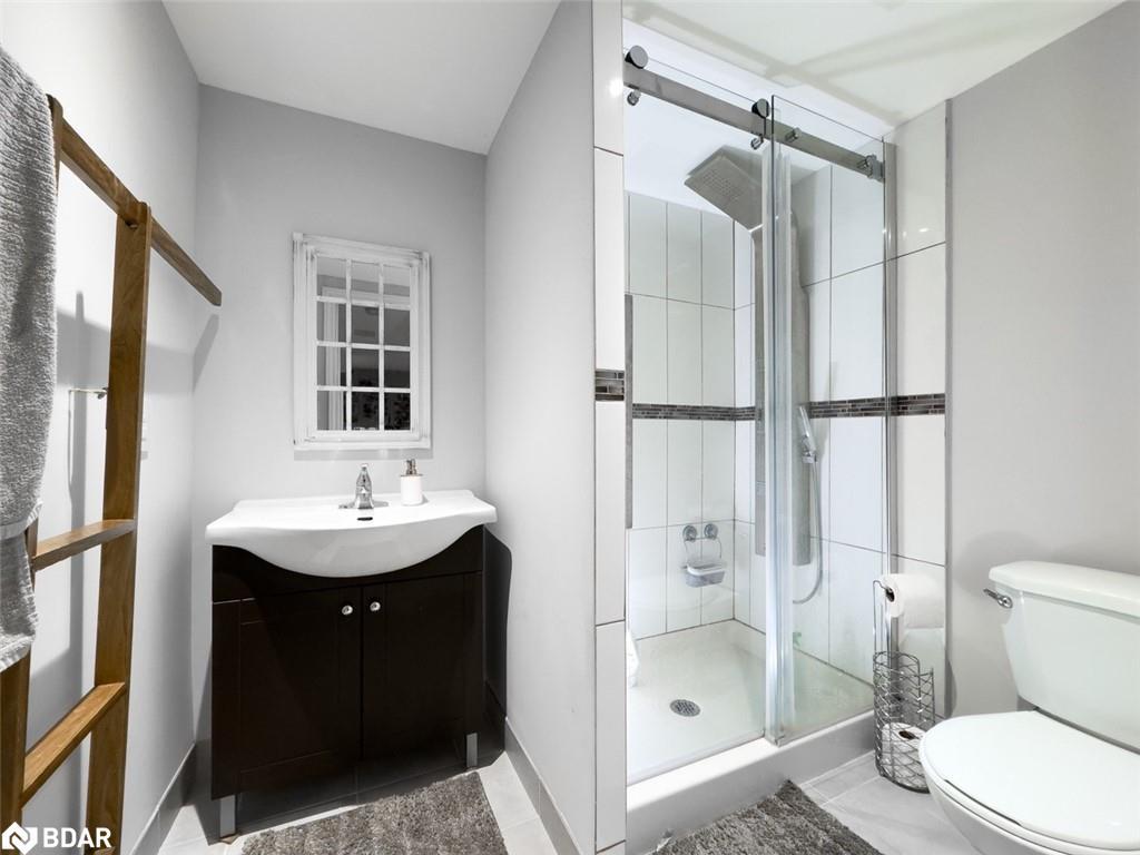 18 Cotswold Court, Georgetown, ON - Indoor Photo Showing Bathroom
