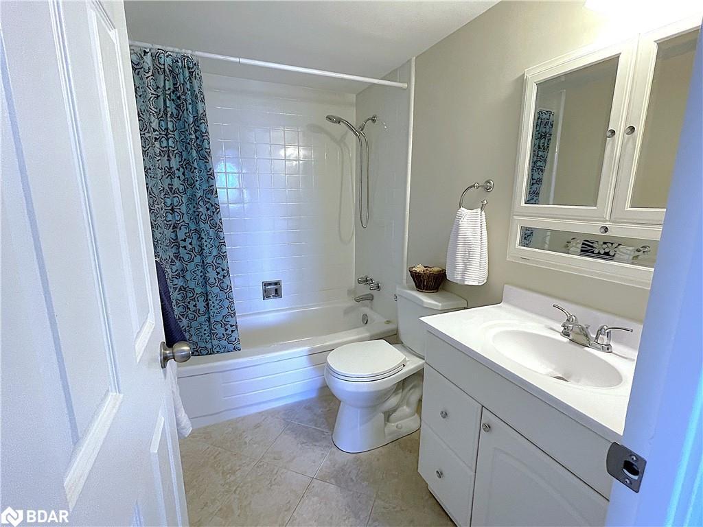 702-414 Blake Street, Barrie, ON - Indoor Photo Showing Bathroom