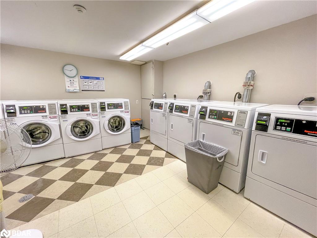 702-414 Blake Street, Barrie, ON - Indoor Photo Showing Laundry Room