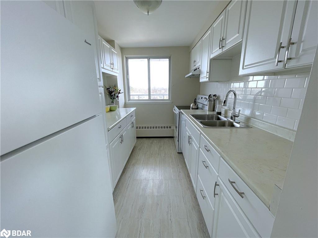 702-414 Blake Street, Barrie, ON - Indoor Photo Showing Kitchen With Double Sink